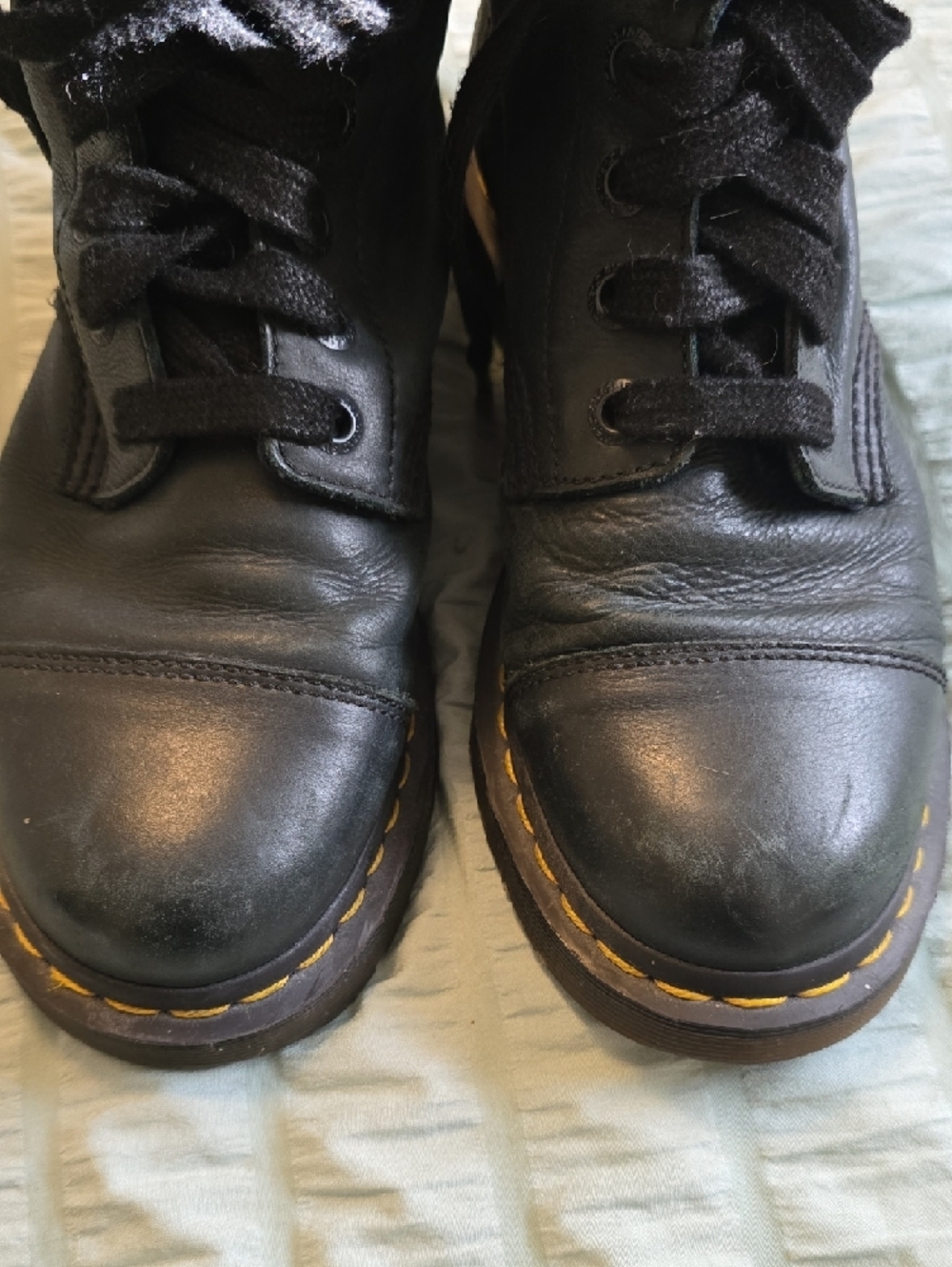 Dr. Martens Black Leather Lace-Up Boots with Blue-Green Plaid Lining Sz 8 - Picture 5 of 6